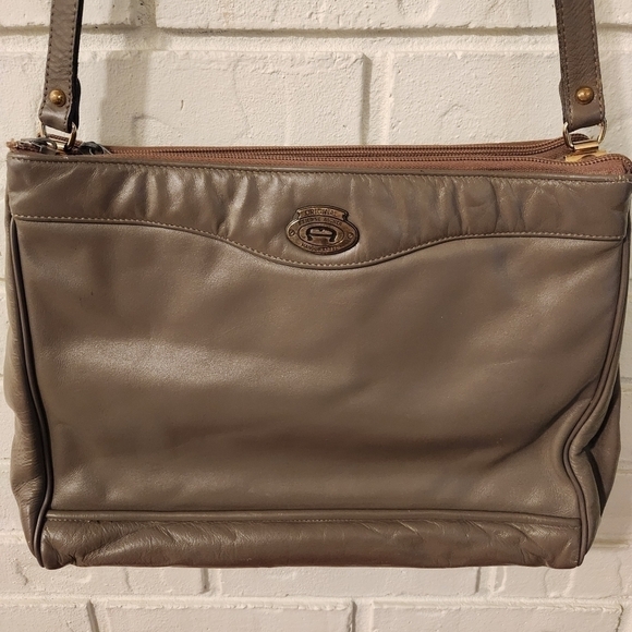 Etienne Aigner Brown Vintage Bag with Adjustable Strap and Zipper Closure - Picture 2 of 15